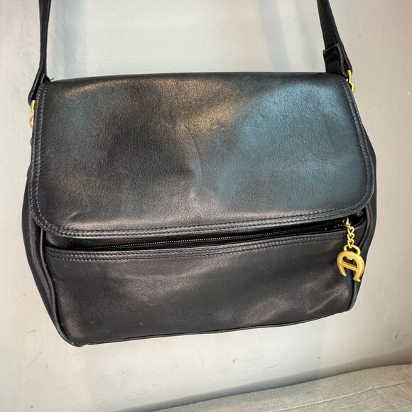 Etienne Aigner Black Leather Shoulder Bag – Gold Hardware – Adjustable Strap - Picture 1 of 13